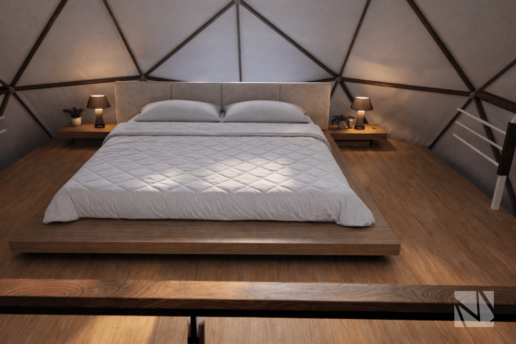 Interior de cúpula geodésica con dormitorio y diseño minimalista para alojamiento turístico en Apaneca.