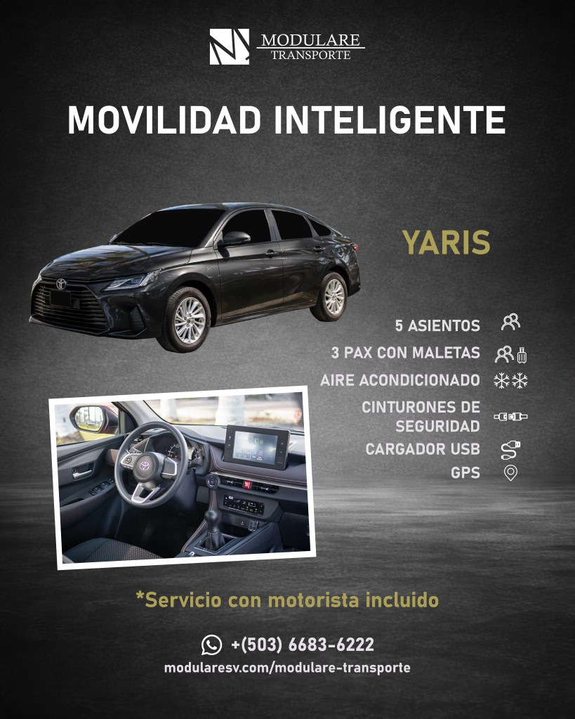 Interior de Toyota Yaris con volante, panel de control y pantalla multimedia para transporte urbano en El Salvador.